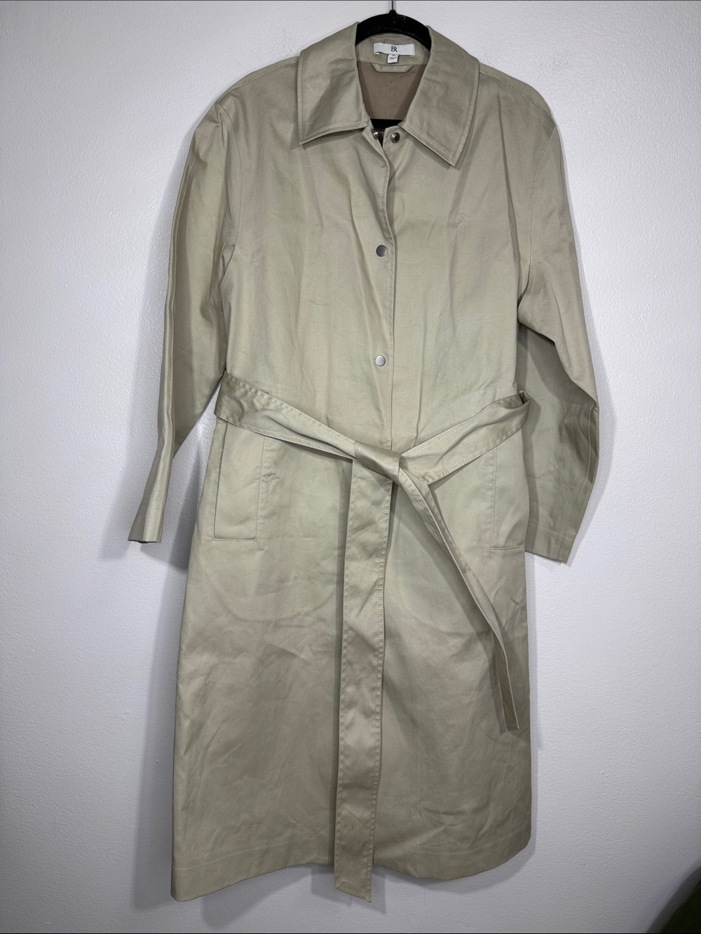 Banana Republic beige belted commuter trench
